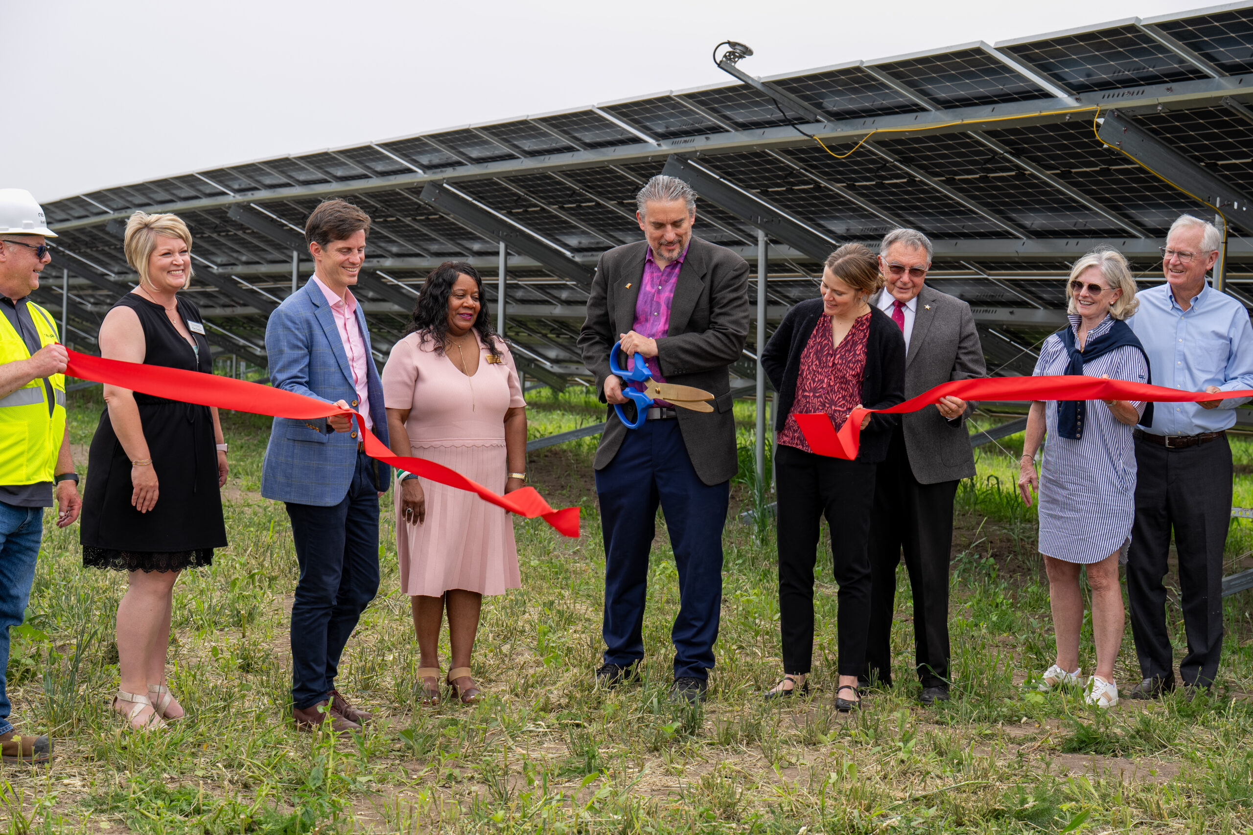Solar farm opens in Galesburg, bringing power to 600 homes